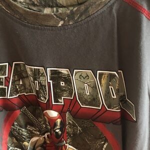 Deadpool menGraphic Tee in Gray and Red